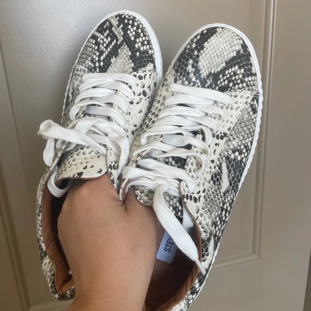 Women’s Steve Madden Hanly sneakers